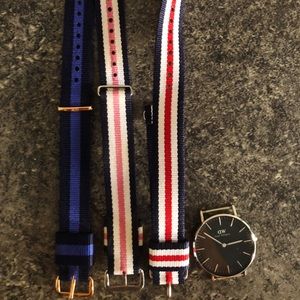 Daniel Wellington watch with 3 bands!!